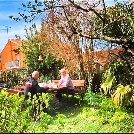 Sunny With Large Balcony By Mihaela Lägenhet *