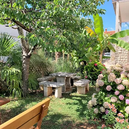 Lägenhet Sunny With Large Balcony By Mihaela