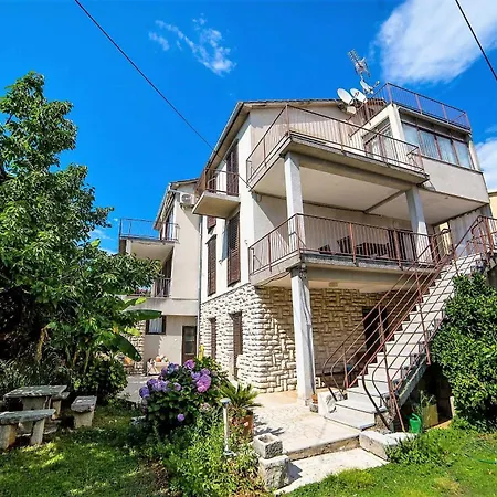 Sunny With Large Balcony By Mihaela Lägenhet Poreč