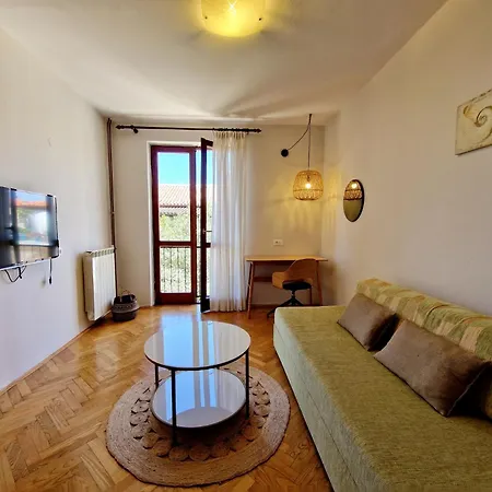 Apartment Sunny With Large Balcony By Mihaela