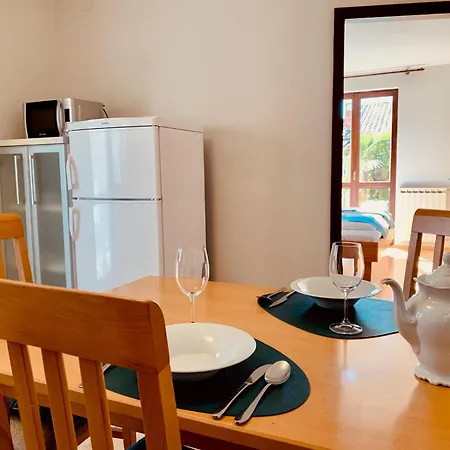 Sunny With Large Balcony By Mihaela Lägenhet *