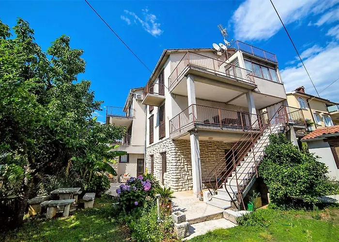 Sunny With Large Balcony By Mihaela Apartment Porec