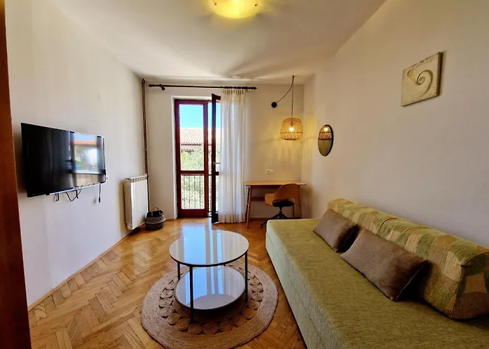 Apartment Sunny With Large Balcony By Mihaela