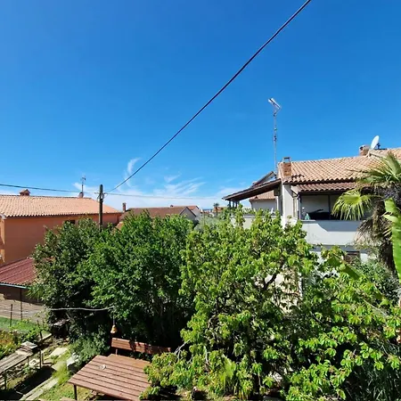Sunny With Large Balcony By Mihaela Apartman