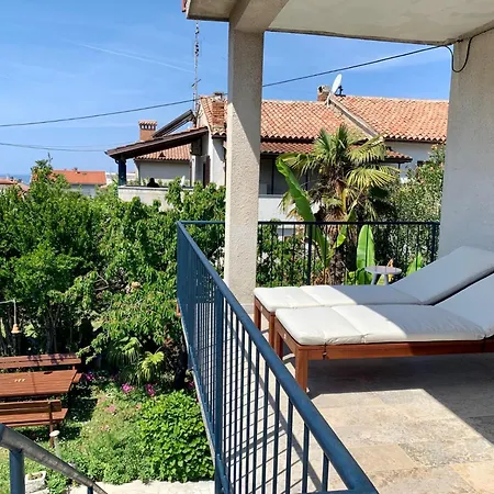 Sunny With Large Balcony By Mihaela Apartman