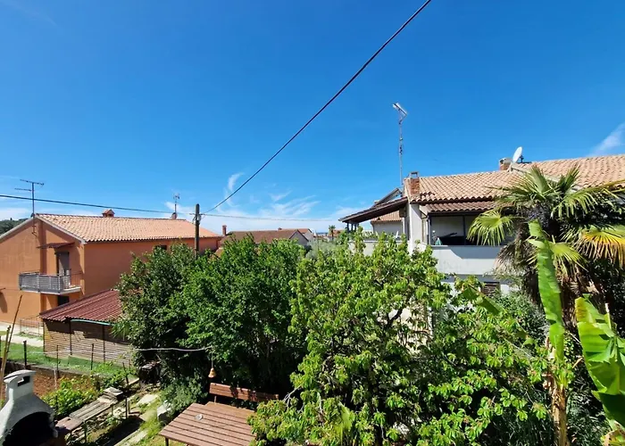 Sunny With Large Balcony By Mihaela アパート