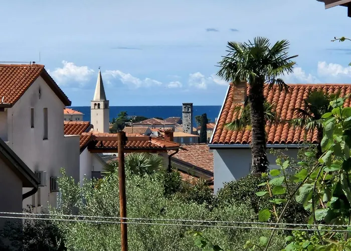 Sunny With Large Balcony By Mihaela Apartamento Poreč